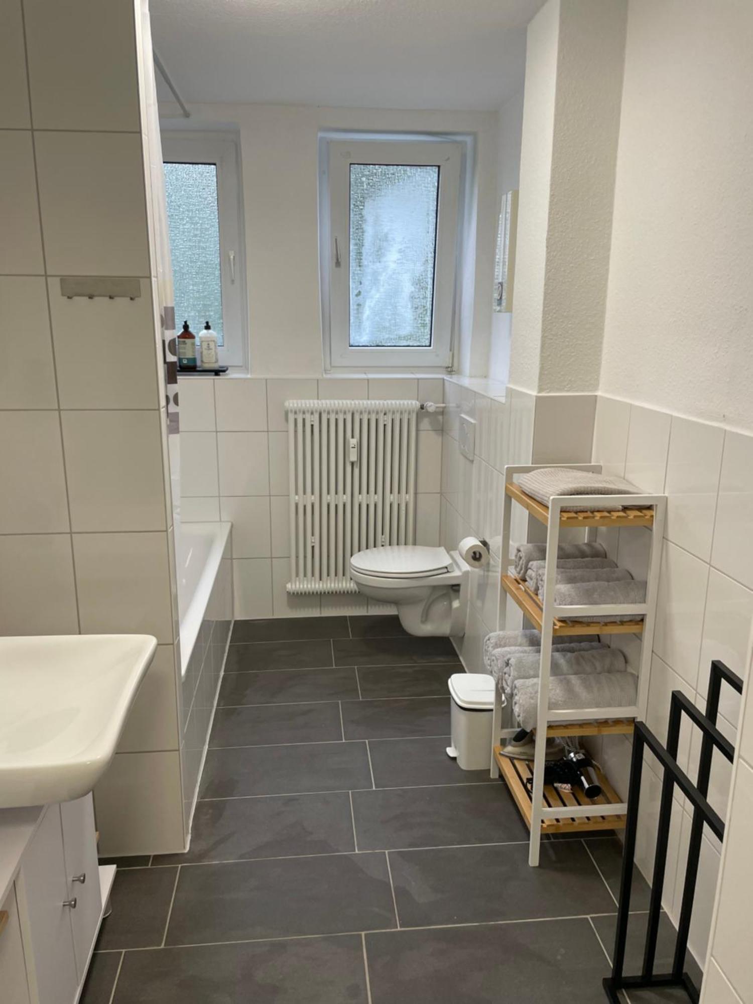 City Apartment Duisburg 1#Netflix &Wlan &Kingsize Bett &Kaffee Maschine & Central & 500M Innenhafen & 2 Min U Bahn 외부 사진